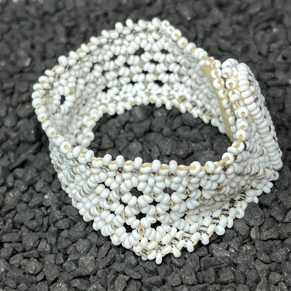 Handcrafted Vintage White Beaded Bracelet With Snap Closure - Picture 5 of 9